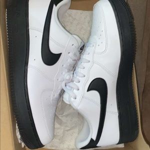 Air Force 1 Black Sole